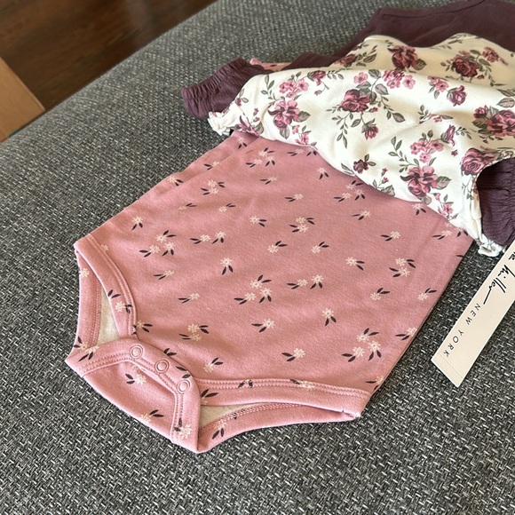 NWT Nicole Miller 3-piece set, onesies, size 3-6 months - Picture 5 of 6